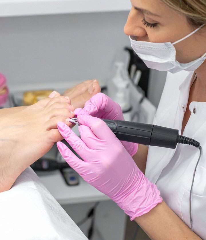 Nagelspangentechnik – Zusatzausbildung an der Cosmeda Akademie